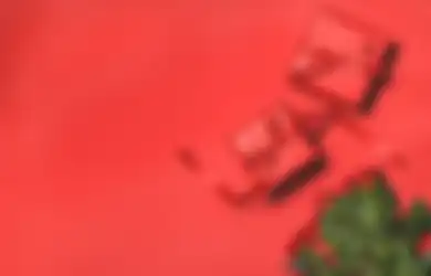 10 Ide Hadiah Bertema Merah, Cocok Diberikan Saat Hari Raya Imlek