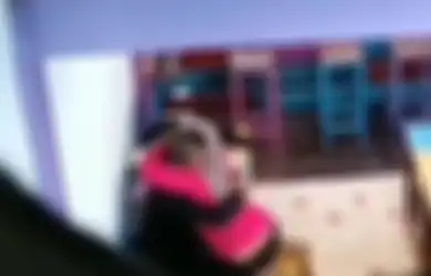 Terekam CCTV Pasangan Paruh Baya Mesum di Kafe yang Sepi, Tak Sungkan Berciuman hingga Pangku-pangkuan