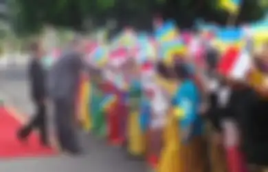 Tuliskan Keberagaman Kebudayaan Berdasarkan Atas Unsur Bahasa, Ras-Suku Bangsa, Religi, Dan Seni?