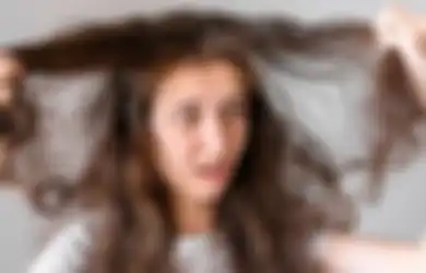 5 Ide Hadiah untuk Bestie yang Punya Rambut Mengembang, Sarung Bantal Satin Salah Satunya!