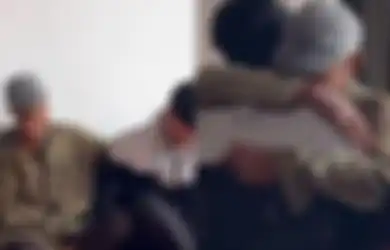 24 Tahun Tak Berjumpa, Momen Haru Pertemuan Ayah dan Anak Ini Viral, Ternyata Terpisah Karena Ini