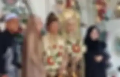 Viral Pengantin Pria Pengusaha Showroom Mobil Digandeng 2 Wanita di Pelaminan, Ternyata Istri Pertama dan Ketiga, Begini Kata Kerabat