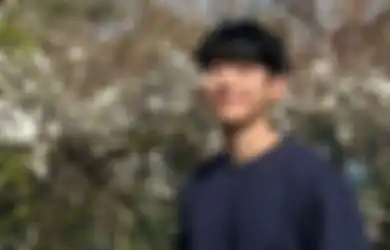 Enggak Mau Mencolok Jadi Alasan Jung Hae In Suka Pakai Outfit Warna Gelap Buat Sehari-hari
