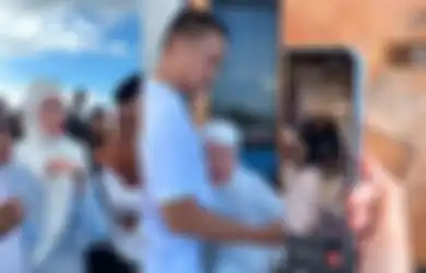 Pilu Tak Dapat Tiket Pulang, Bella Shofie Nangis Saksikan Jenazah Ibu Dikafani Lewat Video Call, Ayah: Gak Usah Memaksakan Diri