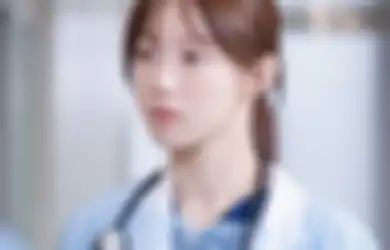 Lee Sung Kyung Nge-spill Adegan Operasi di Drama Korea Dr. Romantic yang Ternyata Ada Ahli Bedah Sungguhan