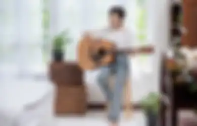 Pacar Wanita Hobi Main Gitar? Beri Hadiah ini Agar Semangat Bermusiknya Makin Membara!