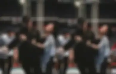 Viral di TikTok Klarifikasi Wanita yang Dituding Akting Ambruk Demi Digendong Mayor Teddy: Belum 100 Persen Pingsan Kok