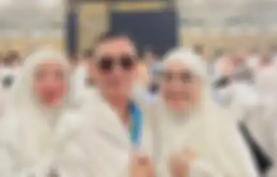 Umroh Bareng Ibunda Lettu Fardhana, Ini Potret Akrab Orang Tua Ayu Ting Ting dengan Calon Besan, Umi Kalsum: Alhamdulillah 