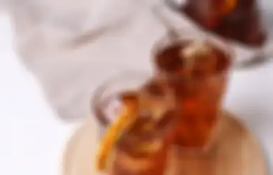 Penjelasan Soal Bahaya Minum Teh Barengan Saat Lagi Makan Berat