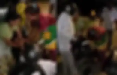 Lawan Ras Terkuat di Bumi, Pelaku Begal di Makassar Tak Berdaya Dihajar Korban dan Emak-emak di Jalan