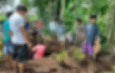 Cerita Sedih Nenek Pagi Dimakamkan Siang Dipindah Paksa, Keluarga Mbah Sumila Nelangsa Jenazah Dipermalukan