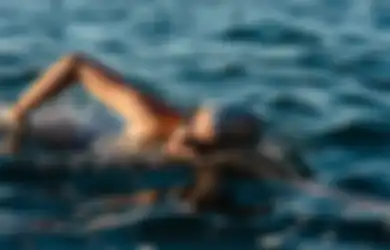 10 Rekomendasi Hadiah yang Bermanfaat buat Pacar yang Hobi Berenang, Doi Makin Sayang!
