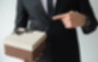 Rekomendasi Hadiah untuk Pasangan Berprofesi Hakim, Bikin Dia Semangat Cari Cuan