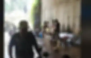 Ramai Didatangi Anak Muda Meski Berbahaya, Tempat Ngopi di Kolong Jembatan Ini Viral di TikTok