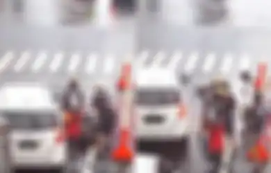 Aksi Anak Punk Bantu Emak-emak yang Jatuh Ditabrak Mobil Panen Pujian, Warganet Sindir si Penabrak: Gak Ada Akhlak!