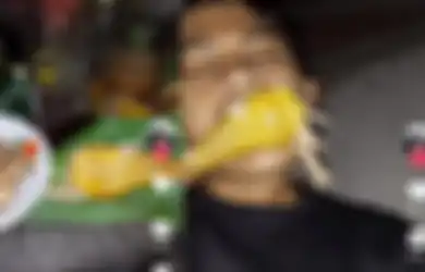 Viral di TikTok, Pria Ini Nekat Makan Makanan Sesajen di Gudang Rumahnya: Ternyata Rasanya Itu...