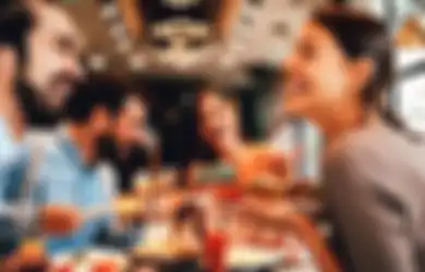 7 Hal yang Bisa Kita Pelajari dari Pacar Ketika Bertemu Temannya
