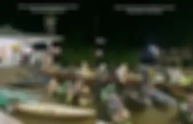 Viral di TikTok! Warga Berbondong-bondong Naik Perahu Dayung Demi Jalankan Salat Tarawih, Netizen: Effortnya Gak Maen-maen