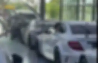 Tabrak Porsche yang Terparkir di Showroom, Pengemudi Xpander Ternyata sedang Mabuk, Polisi Ungkap Taksiran Kerugian