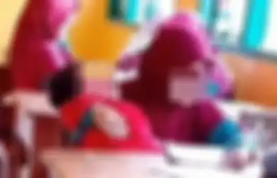 Terkuak Alasan Siswi SD yang Viral Karena  Belajar di Sekolah Sambil Gendong Adiknya, Kondisi Keluarga Pilu