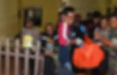 Tewas Tertelungkup dengan Pisau Menancap di Leher, Warga Malang Dibunuh Saat Tetangga Tarawih, Polisi Belum Berani Simpulkan Motif Pelaku