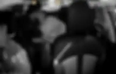 Bercumbu hingga Raba Bagian Sensitif, Sejoli Terekam Asyik Indehoy saat Naik Taksi Online, Begini Reaksi Pak Sopir
