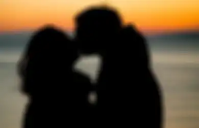 Waspada, 5 Penyakit yang Disebabkan Karena Keseringan Ciuman