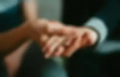 5 Tanggal Lahir yang Suka Menolong Orang Lain, Hatinya Tulus Banget!