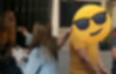 Viral Momen Istri Tak Malu Suapi Suami yang Jadi Tahanan, Tetap Setia Meski Pasangan di Penjara