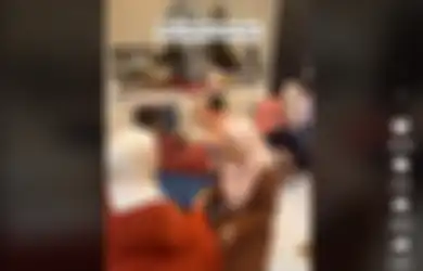 Rayakan Lebaran Bersama, Momen Istri Kedua sampai Keempat Sungkem ke Istri Pertama Ini Viral di TikTok