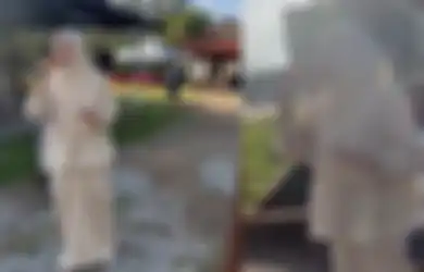 Viral Penyanyi Hibur Pemudik dengan Suara Emasnya saat Para Pengendara Terjebak Macet di Jalanan, Bawa Microphone hingga Speaker