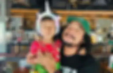 Tangis Anak Isa Bajaj Usai Kemaluan Ditendang OTK di Alun-alun Magetan, Kesakitan saat Buang Air Kecil, Polisi Periksa  CCTV