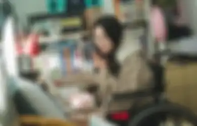 Kim Hye Yoon Latihan Pakai Kursi Roda Buat Peran Im Sol di Drama Korea Lovely Runner