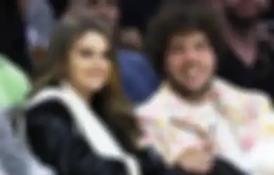 Benny Blanco Ngaku Telat Sadar Telah Jatuh Cinta ke Selena Gomez
