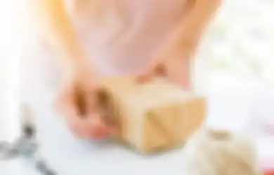 16 Ide Hadiah untuk Pacar yang Baru Diterima Bekerja Setelah Sekian Lama Jobless