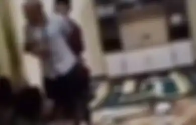 Mendadak Bacok Tamu Tahlilan Tetangganya, Aksi Pria Ini Viral di Media Sosial, Ternyata Gegara Hal Sepele Ini