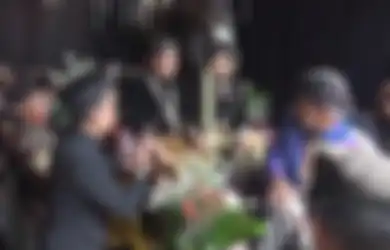 Diiringi Gamelan Naik Kereta Kencana, Intip Potret Acara Ngunduh Mantu Ustazah Mumpuni dan Gus Fitroh di Temanggung, Full Senyum Sambil Lakukan Ini