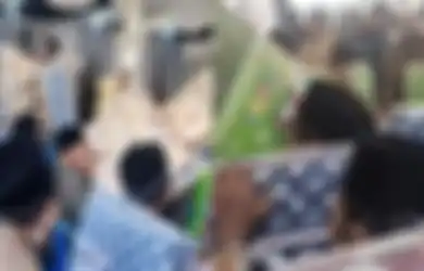 Viral di Tiktok Pengusaha Sidoarjo Berikan Souvenir Kasur Lipat, Bikin Tamu yang Hadiri Acara Pernikahan Senyum Semringah