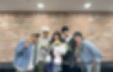 Member ASTRO Ramai-ramai Beri Dukungan ke Moon Sua di Fancon Perdana Billie