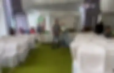 Viral Momen Nyesek Kirab Pengantin Tanpa Tamu Undangan, Hanya Disaksikan Bangku Kosong, Warganet: Baru Ngalamin