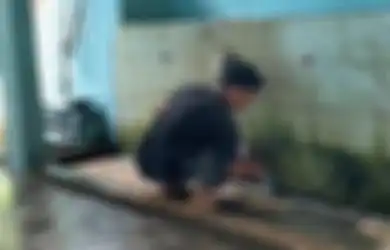 Pemuda Asal Sukabumi Ini Viral di TikTok, Rela Bersihkan Tempat Wudhu dan Toilet Masjid secara Cuma-cuma