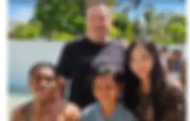 Felicia Dahayu Siswa SD dari Banyuwangi Bikin Kagum Elon Musk, Ternyata Ada Didik Profesor Fisikawan Kondang di Indonesia!