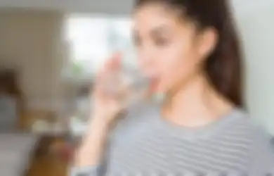 Bukan Cuma Cegah Dehidrasi, Ternyata Ini 3 Manfaat Rahasia dari Minum Air Putih