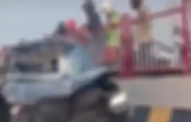 Toyota Fortuner Amblas Wajah di Suramadu, Objek yang Ditabrak Jadi Misteri