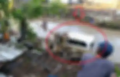 Kijang Innova dan 4 Mobil Lain Nyangkut Bareng Sampah, Hanyut di Sungai Ancar Mataram Gara-gara ini