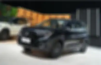Suzuki XL7 Hybrid Alpha Kuro Laris, Grand Vitara Serba Hitam Siap Menyusul