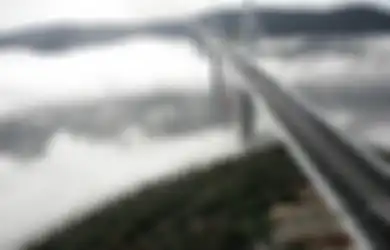7 Jembatan di Dunia yang Bikin Kita Ketakutan Saat Melewatinya