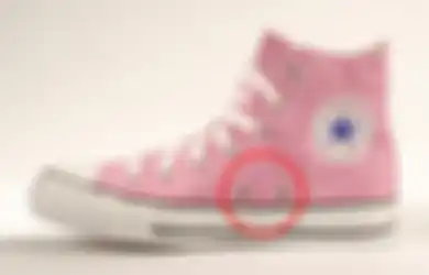 Banyak yang Enggak Tahu, Ternyata Ini Fungsi Lubang Samping di Sepatu Converse