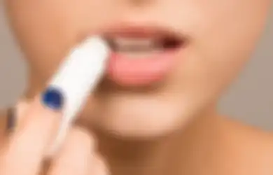 Kenapa Kita Wajib Pakai Pelembab Bibir Sebelum Lipstik?