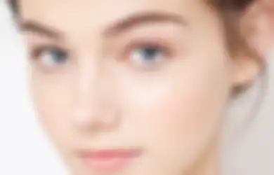 Tutorial Menyembunyikan Lingkar Hitam Di Mata Pakai Concealer